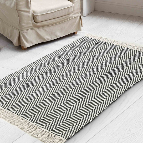 Reversible Rug with Tassels black - sashaaworld